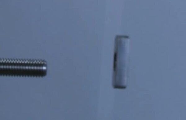 Вращение предмета в невесомости