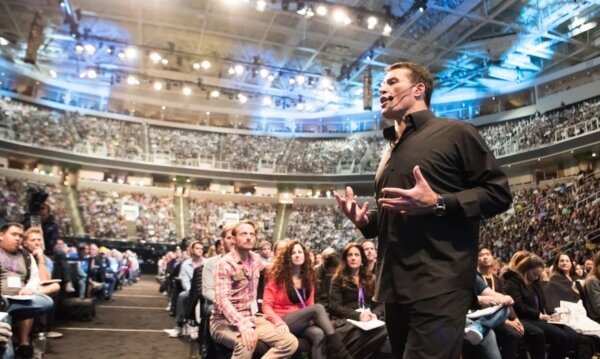 Тони Робинс мотивирует