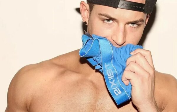 Его фетиш - нижнее белье