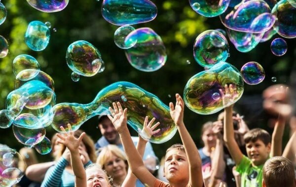Разноцветные мыльные пузыри