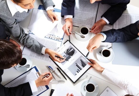 Составлюят пошаговый план действий