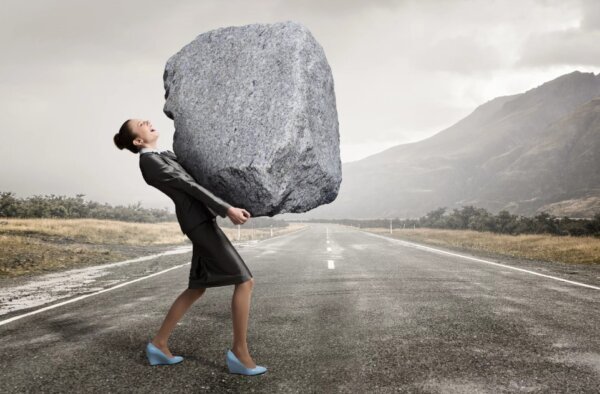 Девушка справляется с трудностями