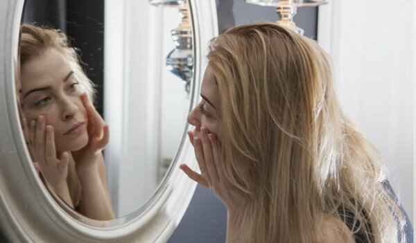 Не видит в себе красоту