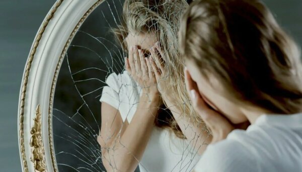 Зеркало разбито - не нравится то что оно отражает