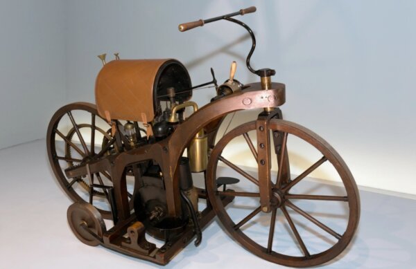 Первый в мире мотоцикл