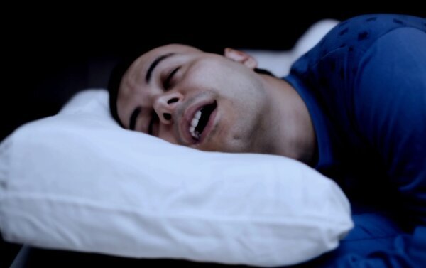 Сладко спит - лег пораньше