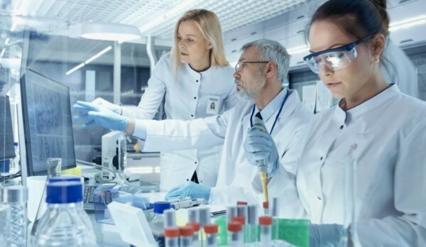 ученые исследуют аспратам